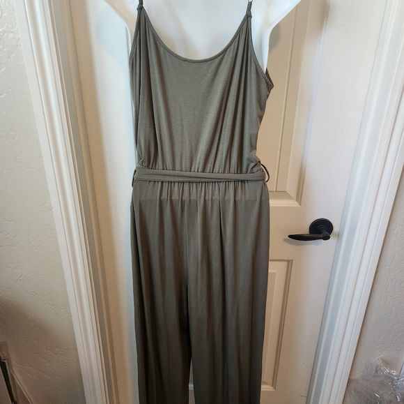 Becaal Sage Vneck Wrap Front Belted Jumpsuit Romper Size Large NWOT - Picture 4 of 8